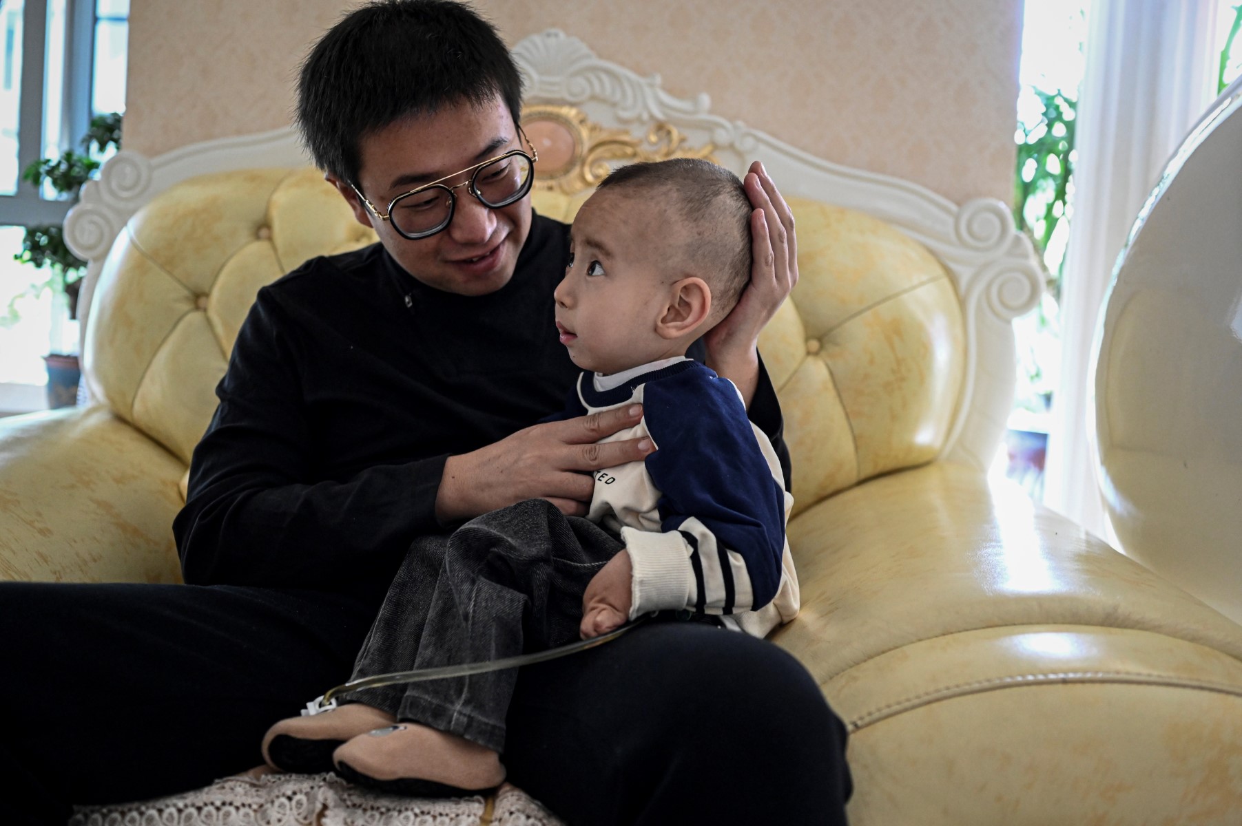 The Chinese dad making medicine to treat his dying son