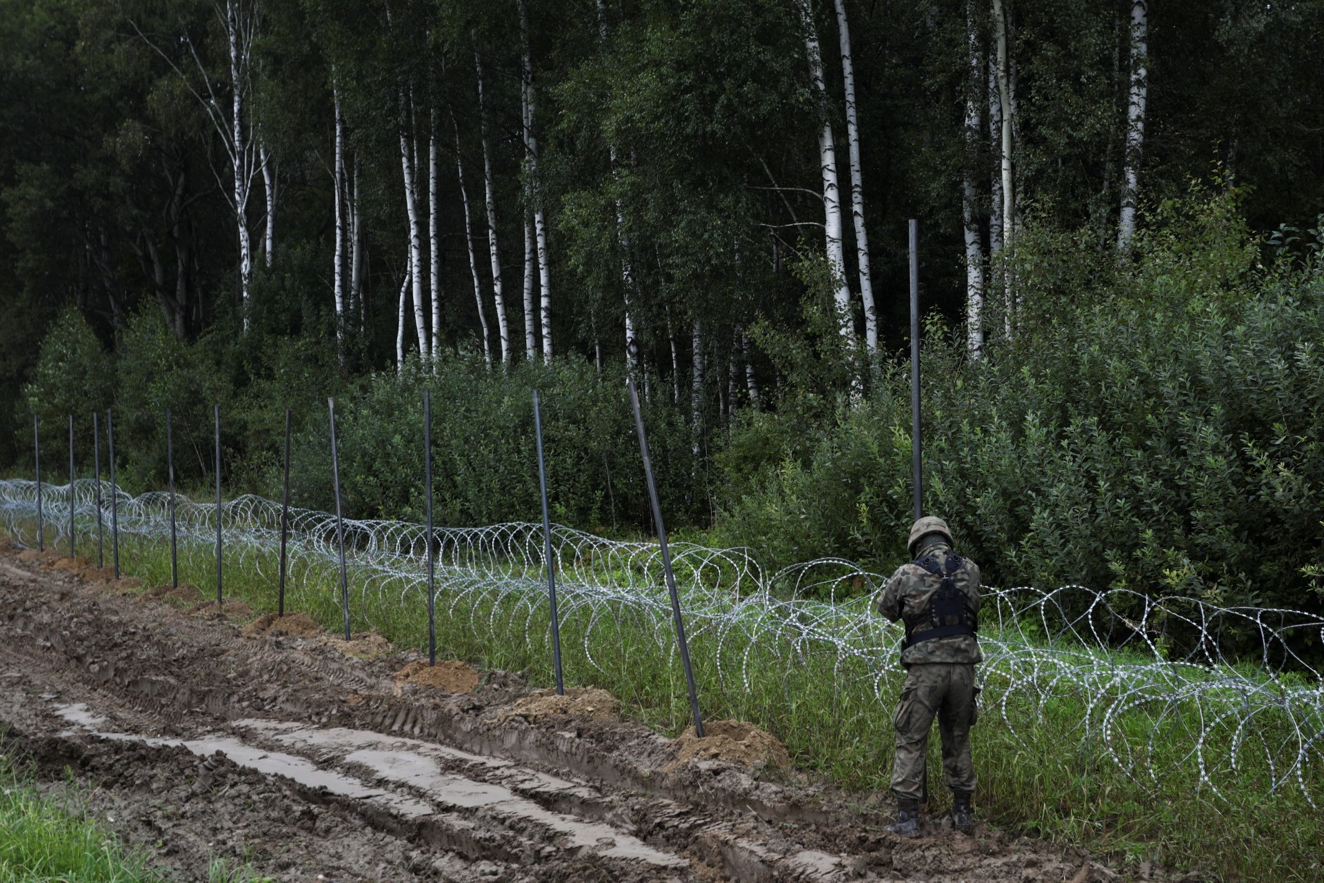 'Naked' Polish soldier defects to Belarus