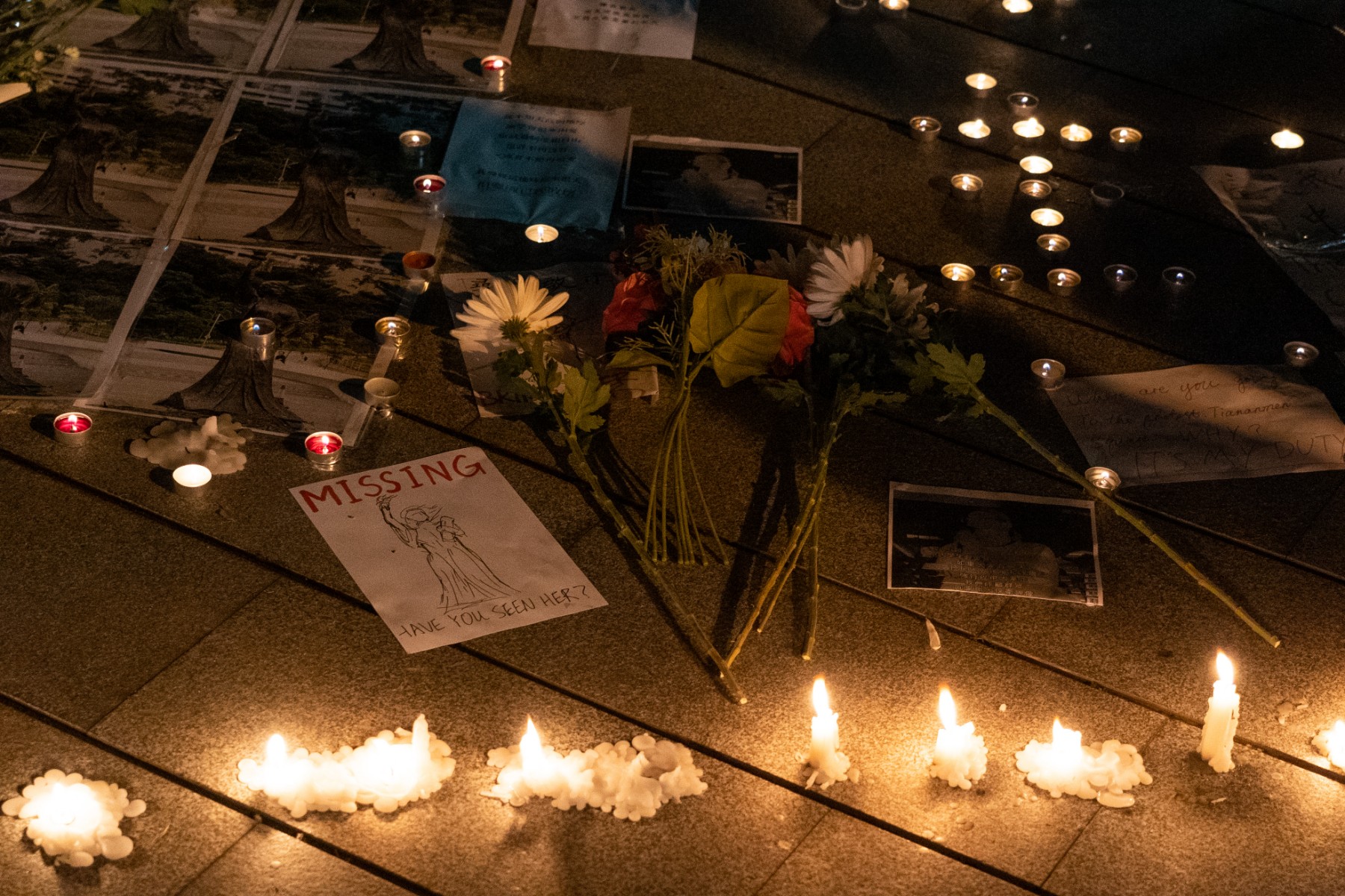 Hong Kong students, alumni mourn loss of campus Tiananmen statues