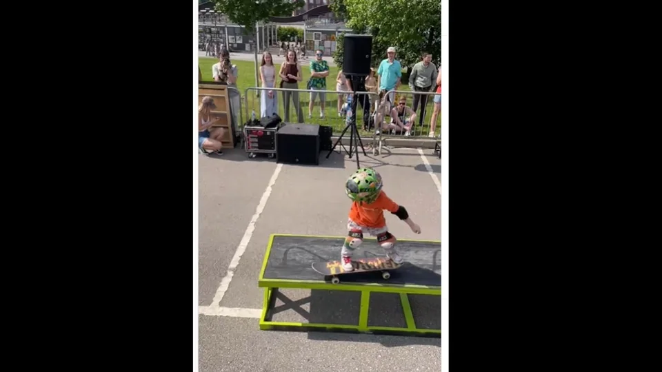 4-year-old-boy-shows-stunning-skateboarding-skills.-leaves-netizens-impressed