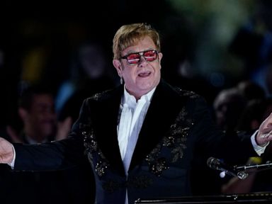 EltonJohn-AP-SG-92_hpMain_20220923-222847_4x3t_384