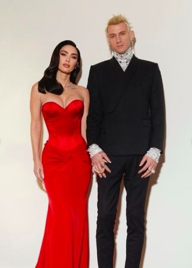 Megan Fox attends Pre-Grammy party with concussion and broken wrist