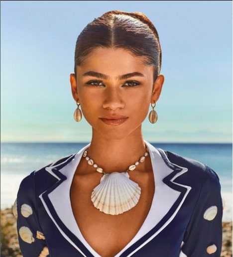 Was Zendaya denied entry to a restaurant because of her outfit?