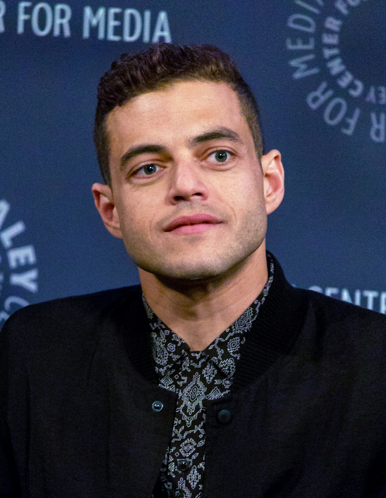 Rami Malek, 42 and Emma Corin 27 confirms romance with PDA-packed dog walk