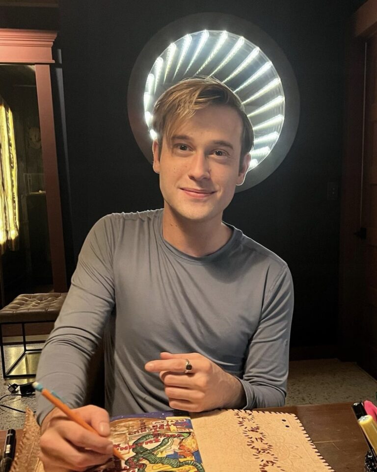 Tyler Henry, a Hollywood medium, has a 600,000-person waiting list.